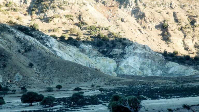 Συναγερμός για ενεργό ηφαίστειο απέναντι από την Αθήνα!