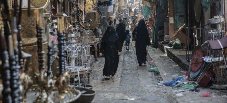 Οικογένειες παντρεύουν τις κόρες τους από τα τρία