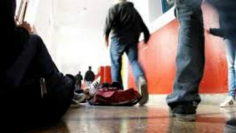 17χρονος μαθητής που αποβλήθηκε έδειρε τον λυκειάρχη