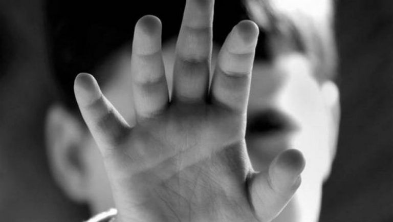 Γονείς κλείδωσαν 8χρονο στην τουαλέτα και έφυγαν!