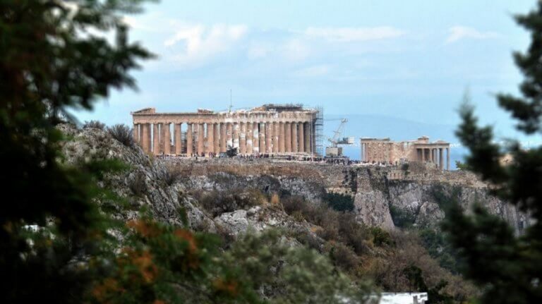 «Τουρίστας» έκλεψε αρχαία από την Ακρόπολη