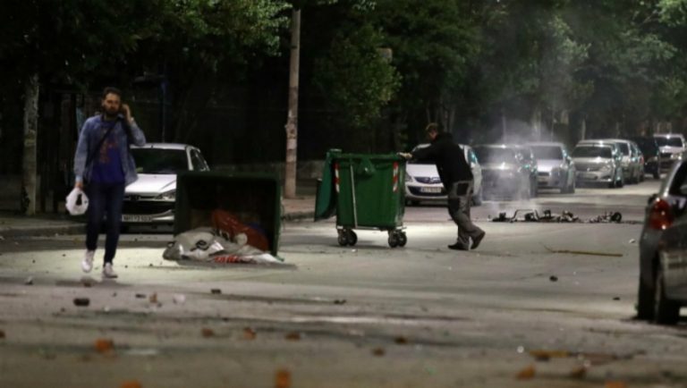Μολότοφ και δακρυγόνα στη Θεσσαλονίκη (videos)