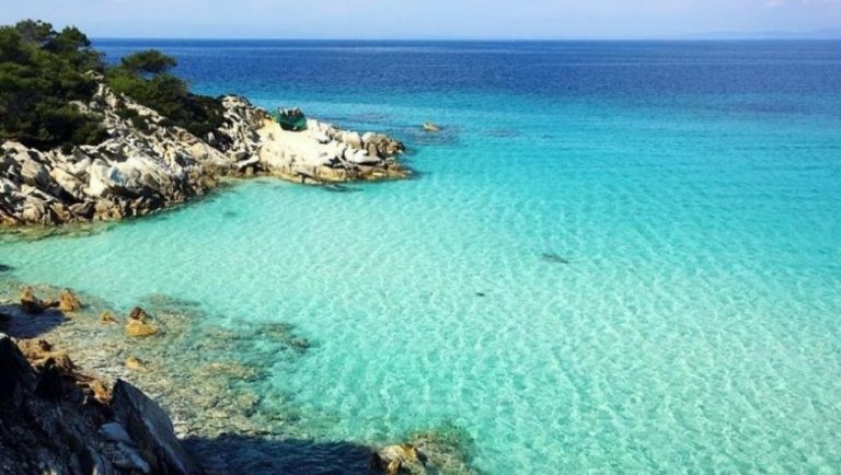 Πρώτη σε γαλάζιες σημαίες η Χαλκιδική!