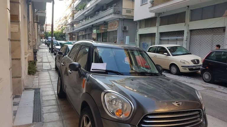 Επικό σημείωμα σε παρκαρισμένο στην Θεσσαλονίκη! (pic)