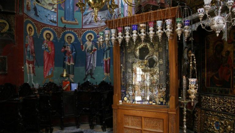 Αθεόφοβος άρπαξε τα τάματα απο Μονή στο Άγιον Όρος
