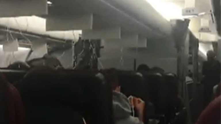 Πτήση τρόμου: 10 τραυματίες από αναταράξεις (video)
