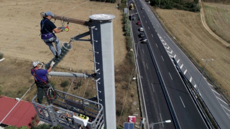 Eπανέρχεται σταδιακά ο φωτισμός στη Χαλκιδική