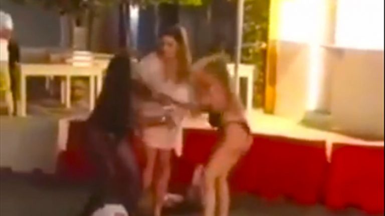 Μύκονος: Άγριο ξύλο μεταξύ γυναικών! (video)