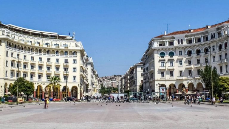 Η Πλατεία Αριστοτέλους μετατρέπεται σε… γήπεδο τένις