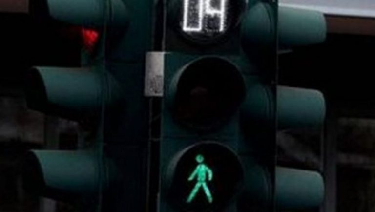 Έκλεβε ηλεκτρικό ρεύμα από φανάρι