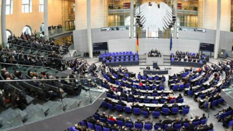 «ΟΚ» από Γερμανία για ένταξη Σκοπίων και Αλβανίας στην ΕΕ