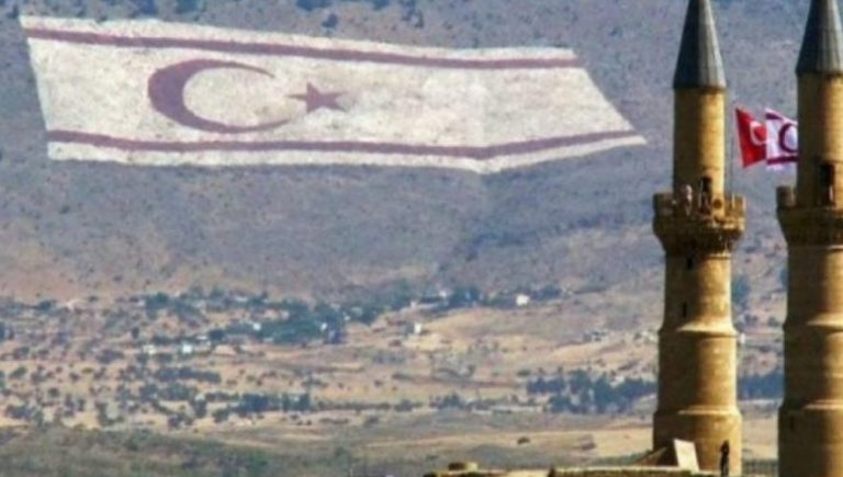 Κατεχόμενα: Ελληνοκύπριος κατέβασε τουρκική σημαία! (vid)