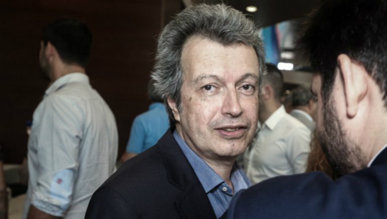 Λιποθύμησε σε τηλεοπτική εκπομπή ο Τατσόπουλος (video)