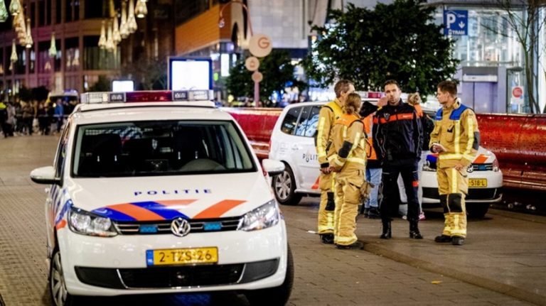 Συναγερμός και στη Χάγη: Επίθεση με μαχαίρι σε πολυκατάστημα