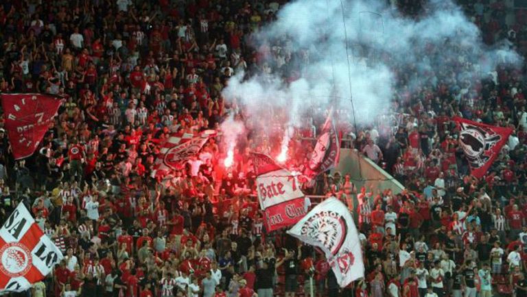 Χούλιγκαν του Ολυμπιακού έκαναν ντου σε δικαστήριο!