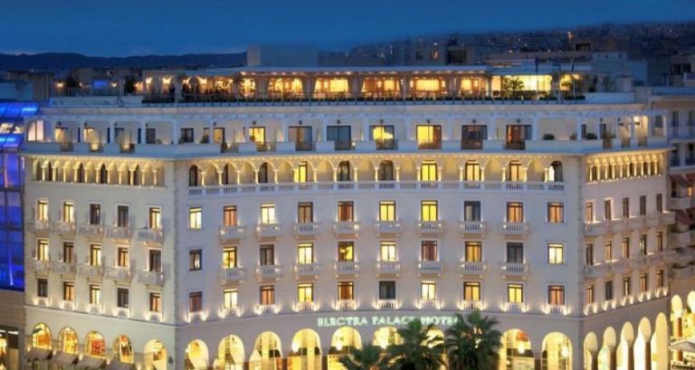 «Κλείνει» το ξενοδοχείο Electra Palace
