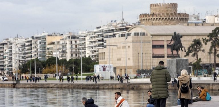 Αθήνα και Θεσσαλονίκη δεν έμειναν σπίτι