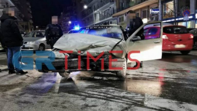 Θεσσαλονίκη: IX τράκαρε, άρπαξε φωτιά και ο οδηγός εξαφανίστηκε