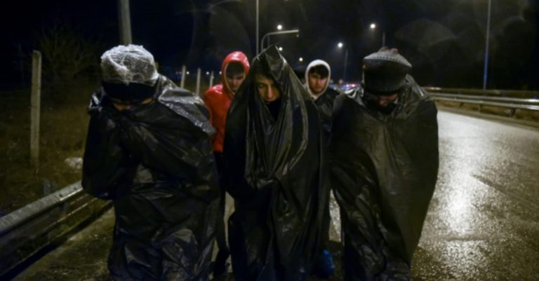 Έβρος: Ολονύχτια μάχη με δακρυγόνα