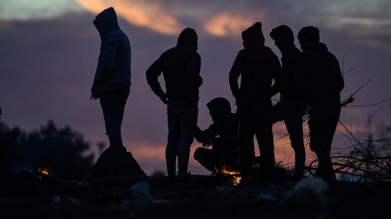 Μεταναστευτικό: Νύχτα αγωνίας στον Έβρο και στα νησιά