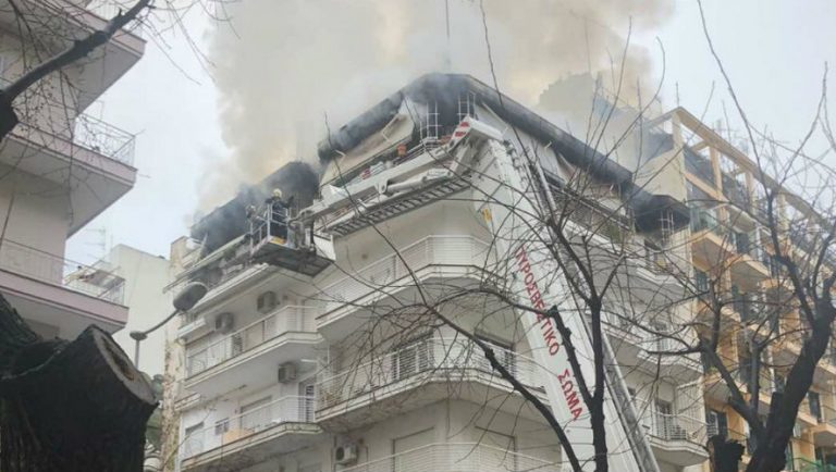 Θεσσαλονίκη: Μεγάλη φωτιά σε διαμέρισμα στο κέντρο! (vid)
