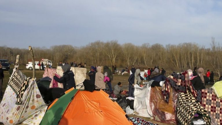 Απομακρύνει τους πρόσφυγες από τα σύνορα η Τουρκία