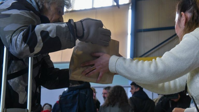 Κορωνοϊός: Κατ’ οίκον διανομή τροφίμων στους άπορους!