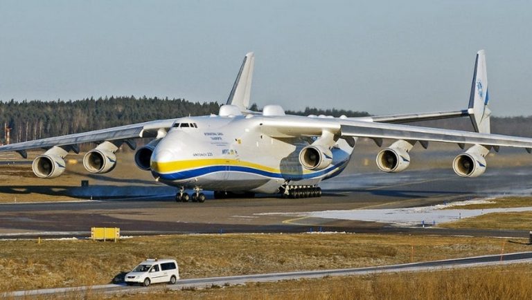 Το μεγαλύτερο αεροπλάνο του κόσμου έφτασε στην Eλλάδα