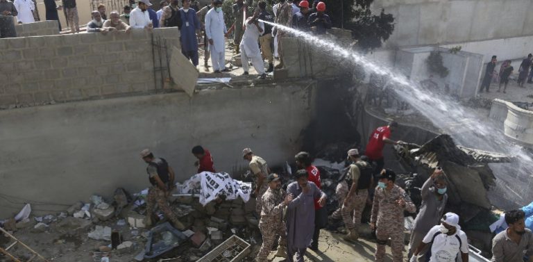 Συντριβή αεροσκάφους στο Πακιστάν: 97 νεκροί, 2 επιζώντες