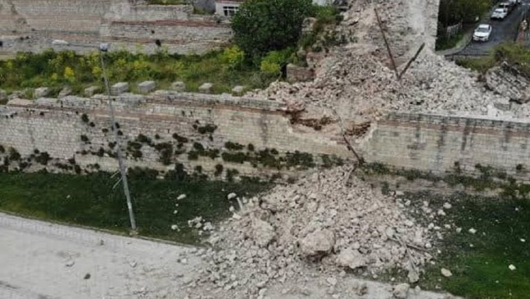 Κωνσταντινούπολη: Κατέρρευσε πύργος 1.500 ετών