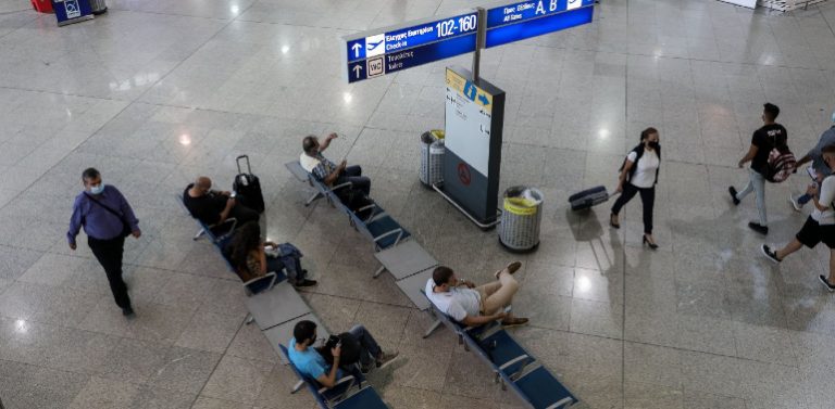 Τουρισμός: Κατ’ αρχήν συμφωνία για άνοιγμα συνόρων