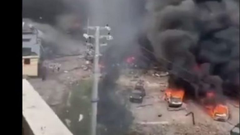 Κίνα: Έκρηξη βυτιοφόρου εν κινήσει (video)