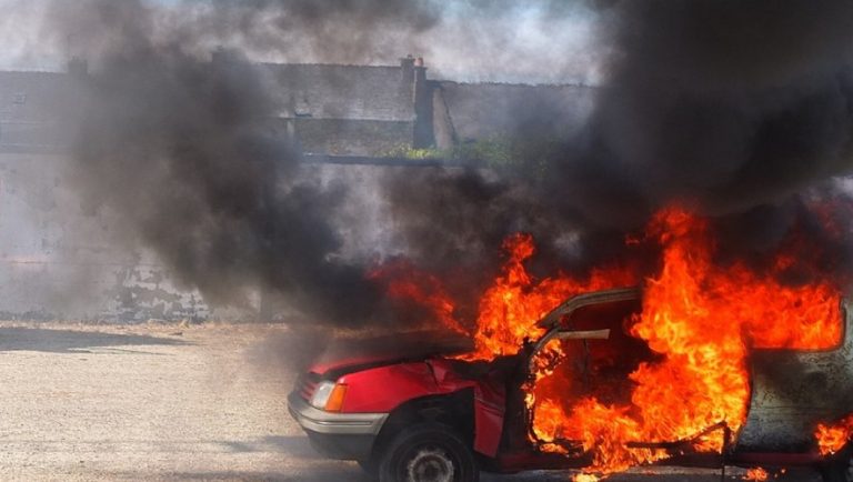 Θεσσαλονίκη: Φωτιά σε αυτοκίνητο