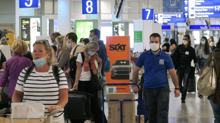 Σκιάθος: Έφτασαν οι πρώτοι Βρετανοί τουρίστες