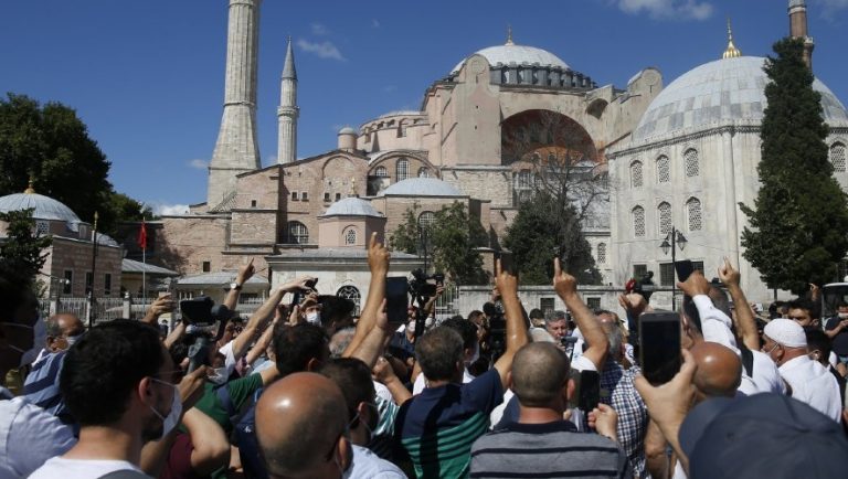 Αγία Σοφία: Πώς θα καλύψουν τις αγιογραφίες
