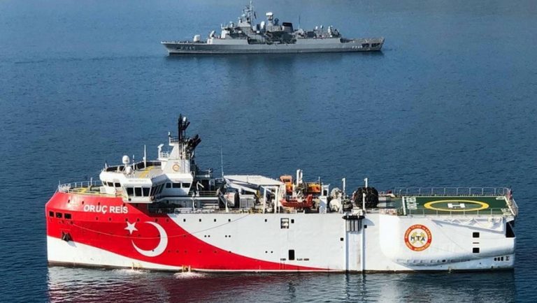 Oruc Reis: Το τουρκικό πλοίο πλέει εκτός ελληνικής υφαλοκρηπίδας
