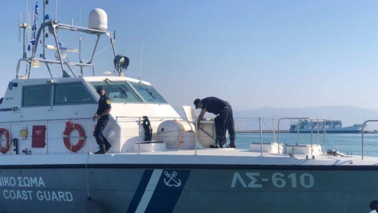 Χαλκιδική: Ανετράπη σκάφος στον Όρμο Παναγιάς