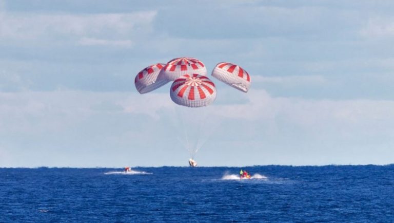 Space X: Επέστρεψε στη Γη η κάψουλα με δυο αστροναύτες