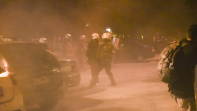 Θεσσαλονίκη: Μολότοφ και δακρυγόνα στο κέντρο