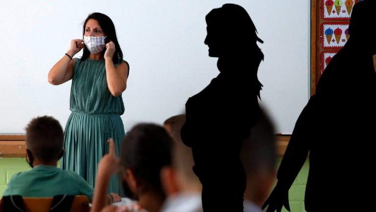 Καθηγήτρια χαστούκισε μαθητή γυμνασίου που δεν φορούσε μάσκα