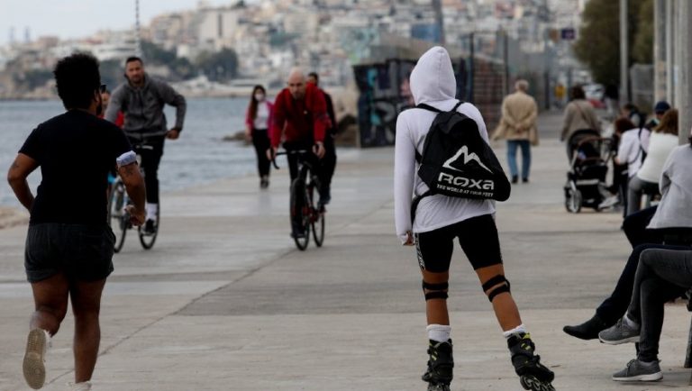 Πώς επιστρέφουν στην κανονικότητα καταστήματα, σχολεία κι εστίαση
