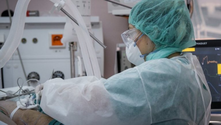 Χειροπέδες στον διευθυντή καρδιοχειρουργικής του Ιπποκράτειου