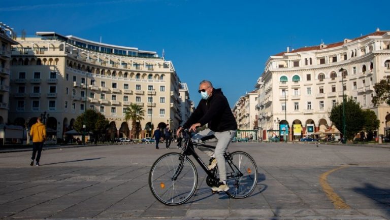 Θεσσαλονίκη: Νεαροί τραμπούκισαν κλιμάκιο του ΕΟΔΥ (video)