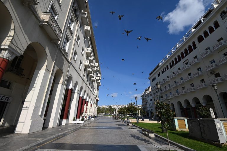 Θεσσαλονίκη: Μειώθηκε κατά 50% το ιικό φορτίο