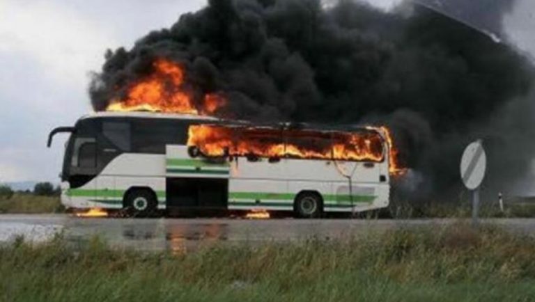 Φωτιά σε λεωφορείο του ΚΤΕΛ Θεσσαλονίκης στην Εθνική οδό!