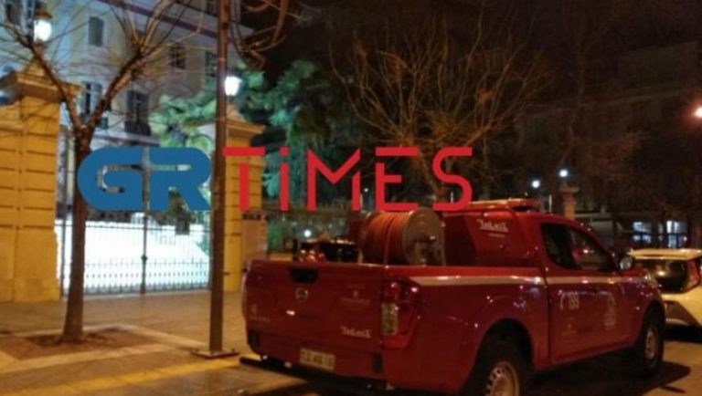 Επίθεση με μολότοφ στο Υπουργείο Μακεδονίας Θράκης (video)