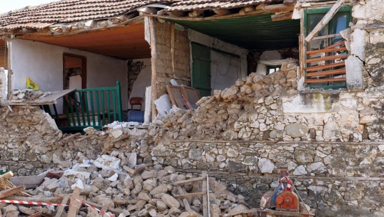 Σεισμός στην Ελασσόνα: Νεκρός 84χρονος