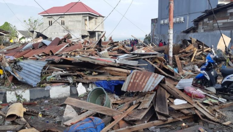 Ινδονησία: Εντοπίστηκε ζωντανός 16 χρόνια μετά το τσουνάμι