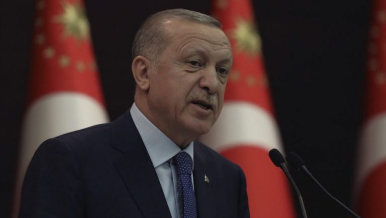 Τι επιδιώκει ο Ερντογάν με το πογκρόμ διώξεων (videos)