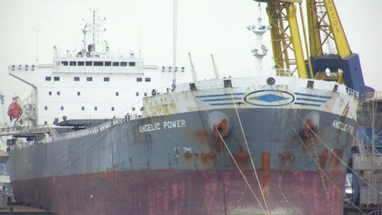 Επιστρέφουν 6 Ελληνες ναυτικοί που ήταν «όμηροι» εν πλω 17 μήνες